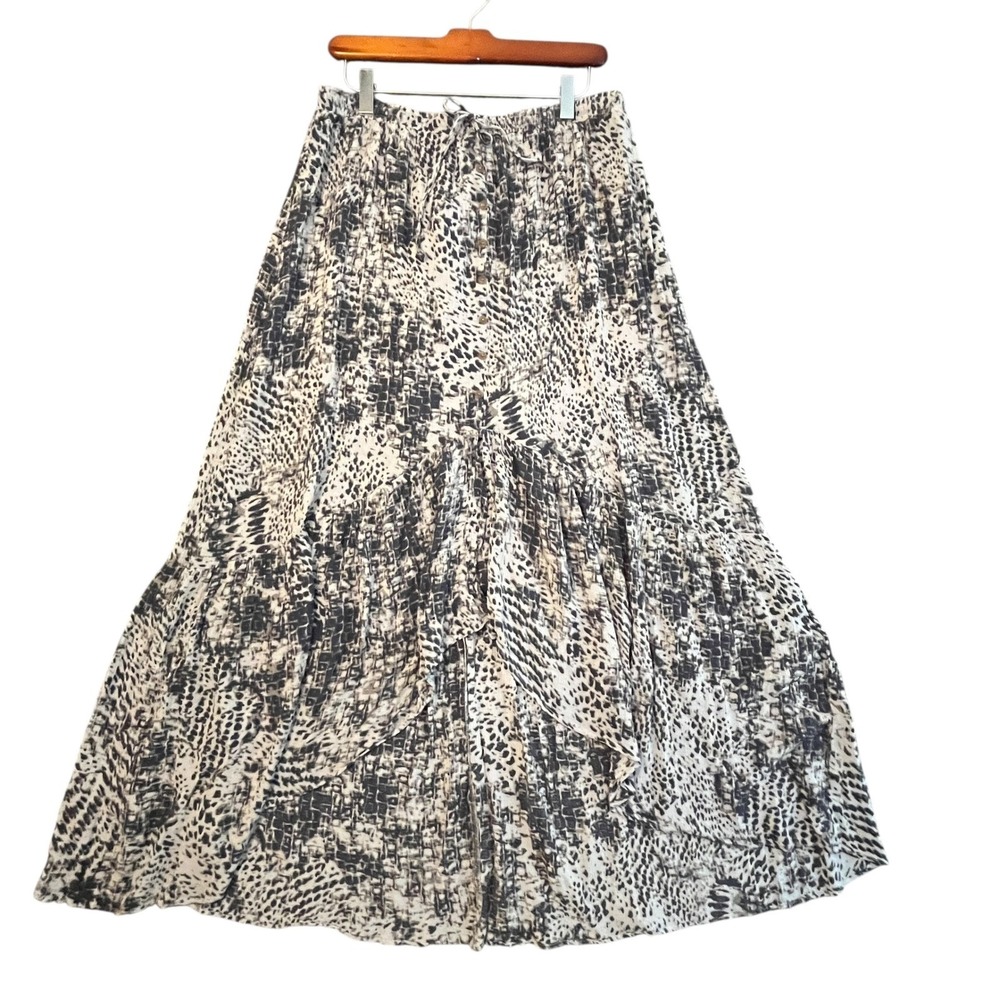 Express Midi Tiered Skirt Sz M Animal Print‎ Festival Flowy Pull on Front Slit